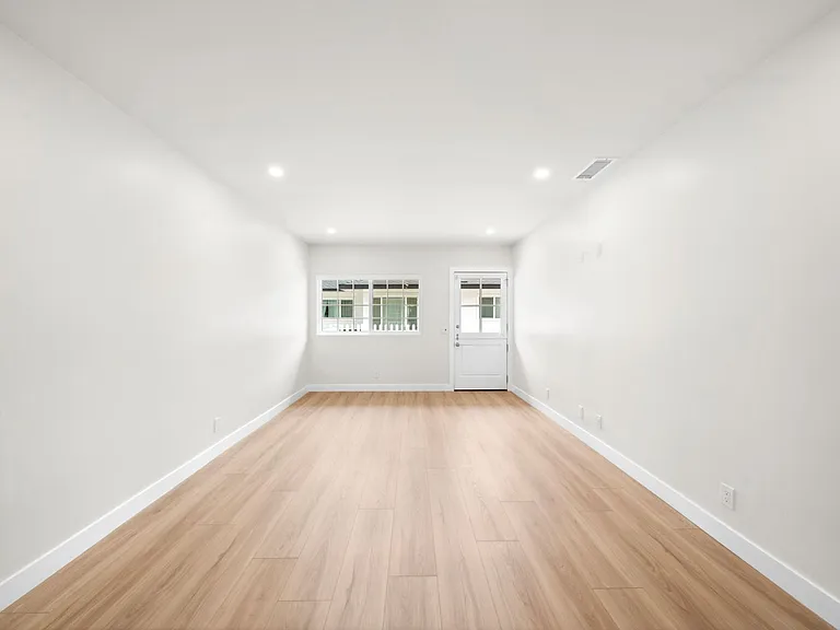 1805 Clay St — Photo 4