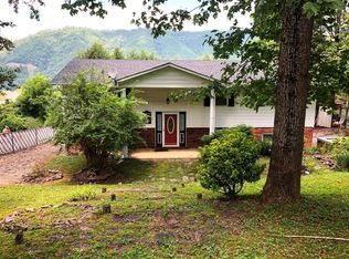 121 Greene St, Hampton, TN 37658