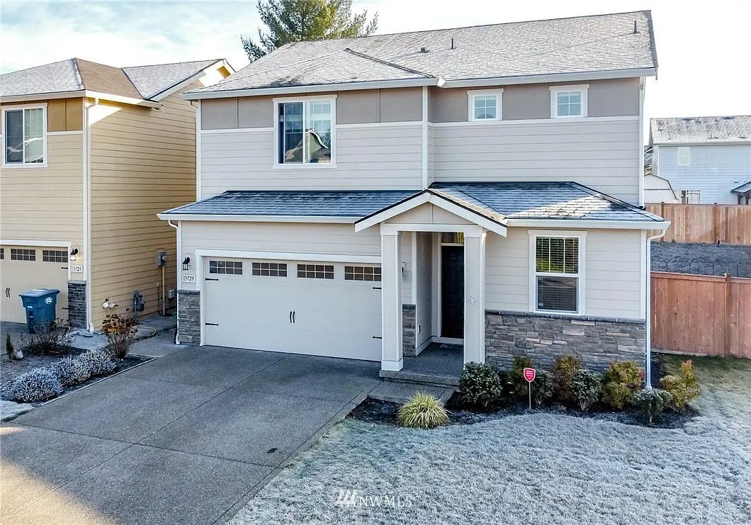 4 bed, 2.5 bath, 2159 sqft, $3,200 — Photo 2
