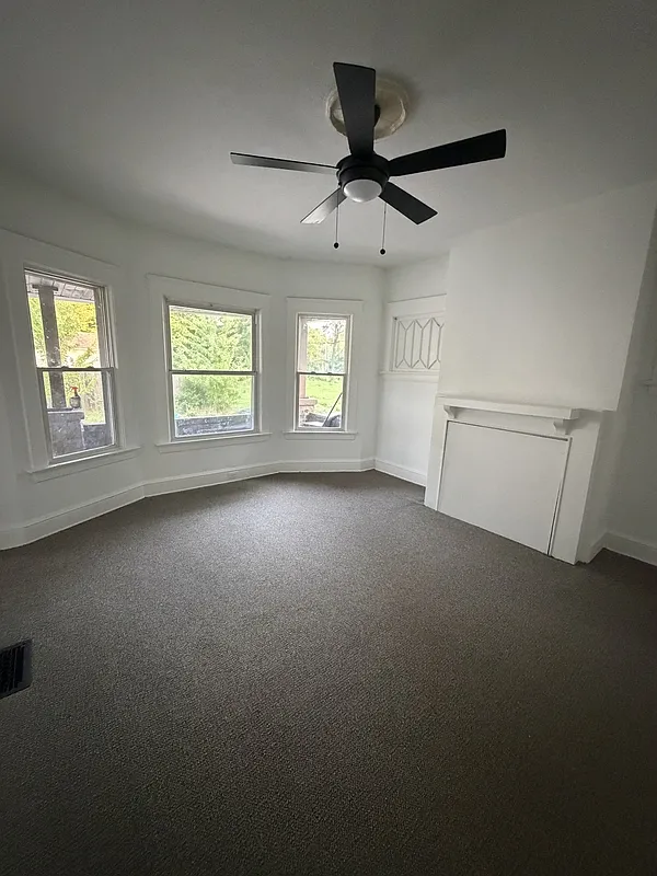 2 bed, 1.0 bath, 1016 sqft, $1,088 — Photo 1