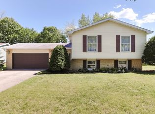 1190 Brentwood Ln, Wheaton, IL 60189