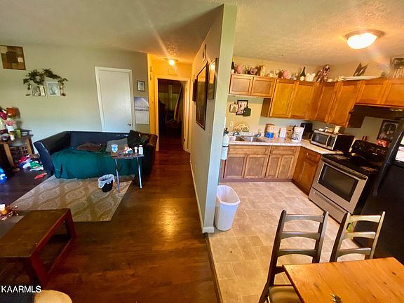 3rd image of 534 E Moody Ave