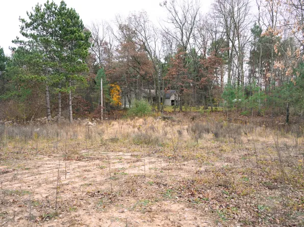 9496 Deer Valley Dr, Greenville, MI 48838