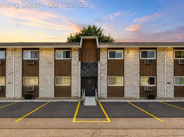7592 Woodview St APT 4, Westland, MI 48185
