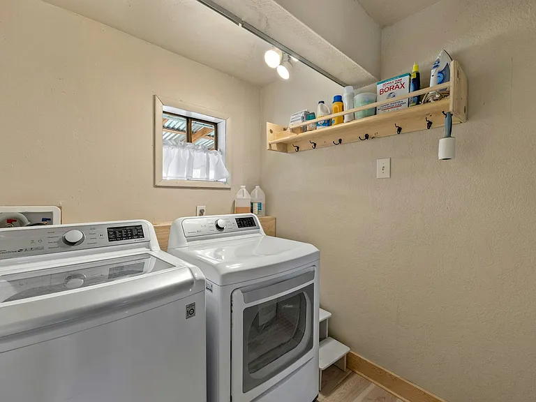 5066 Iris St — Photo 15