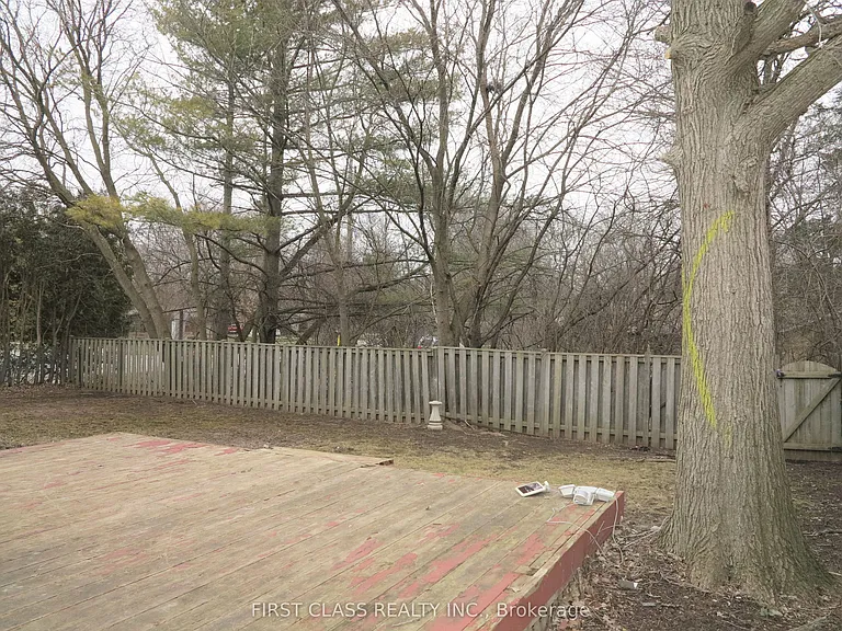 4 Meridene Cres E — Photo 44