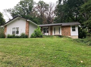 14631 Ladue Rd, Chesterfield, MO 63017