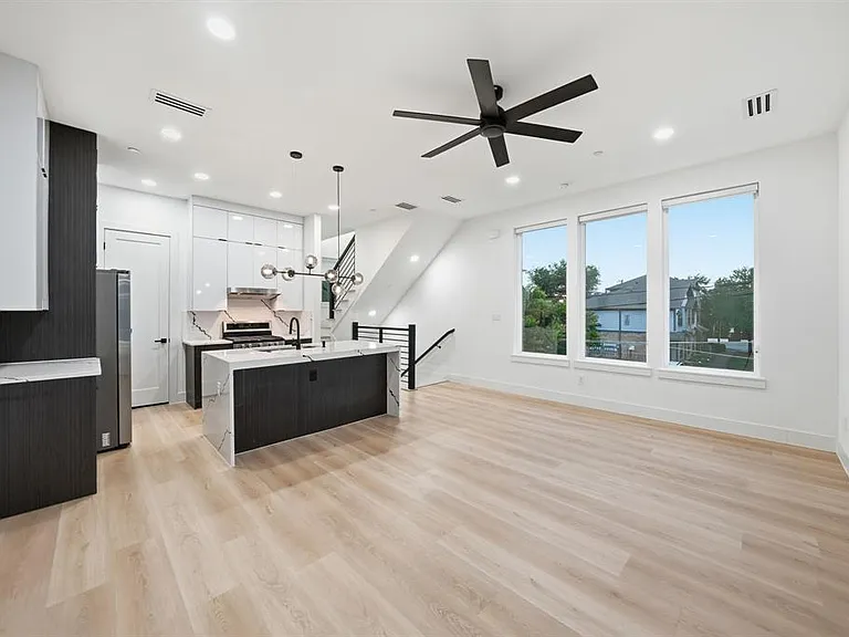 2015 California Dr #106 — Photo 4