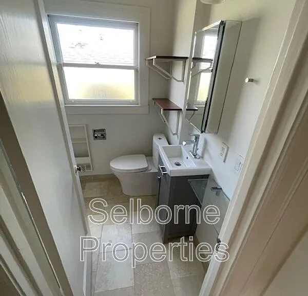 1424 E 20th St — Photo 53