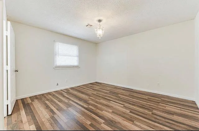 12213 Sylvester Dr — Photo 32