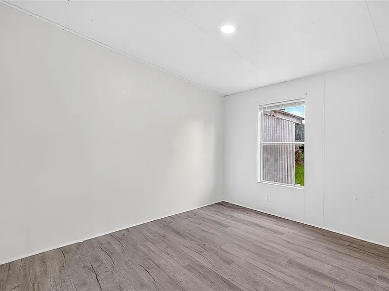 6766 NE 1st Pl — Photo 21