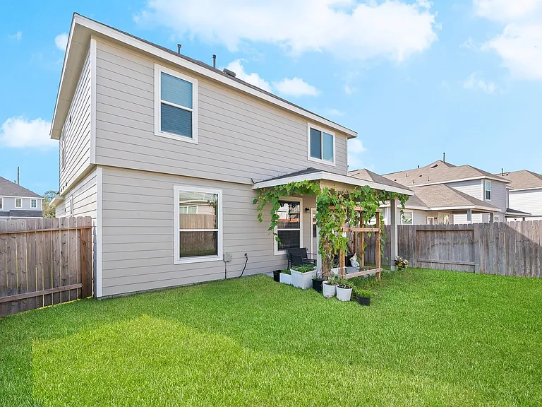 22126 Regal Heights Ln — Photo 32