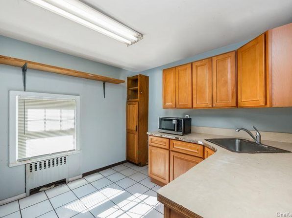16 Mackey Ave