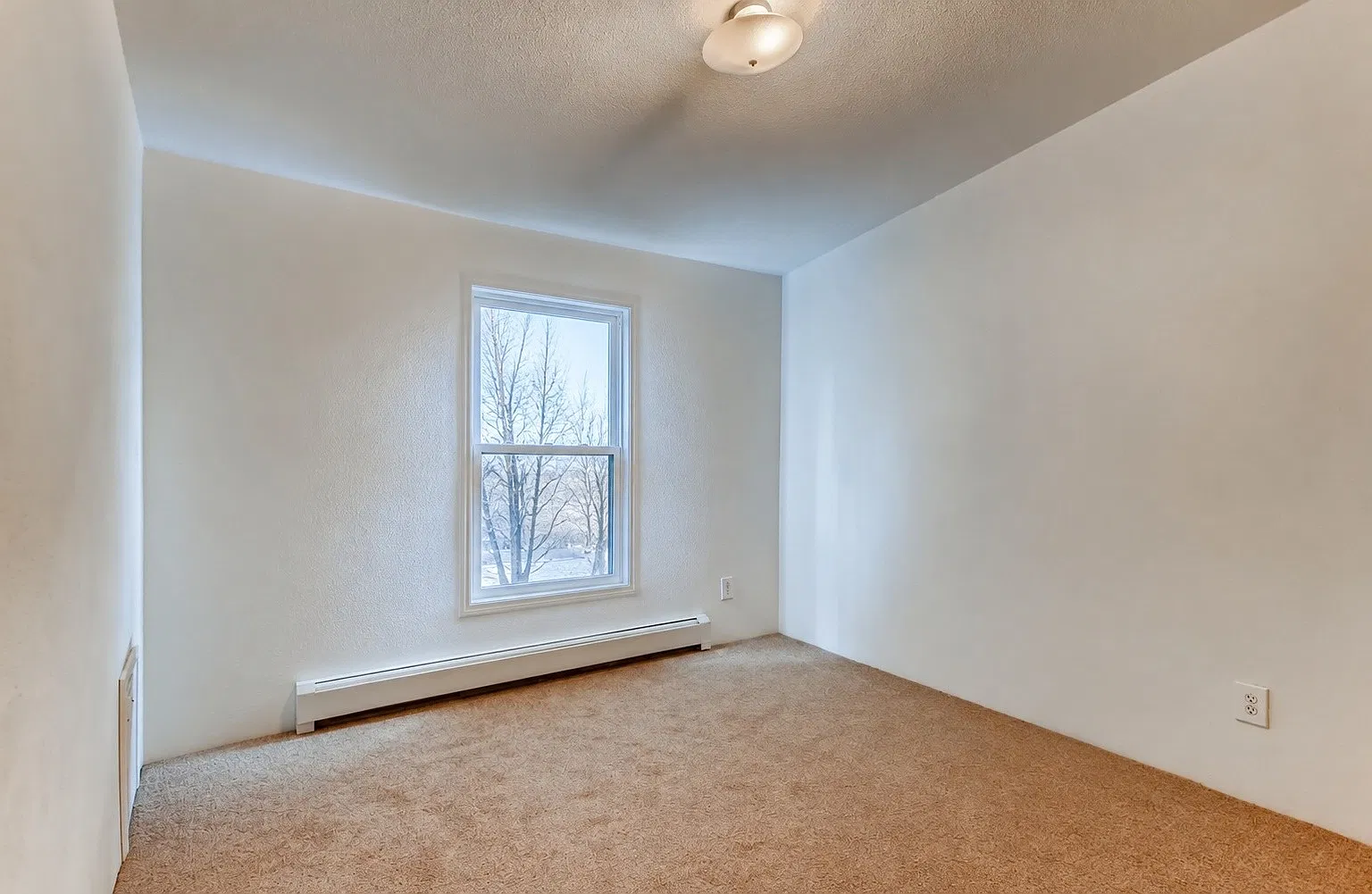 6 bed, 1.0 bath, $820 — Photo 1