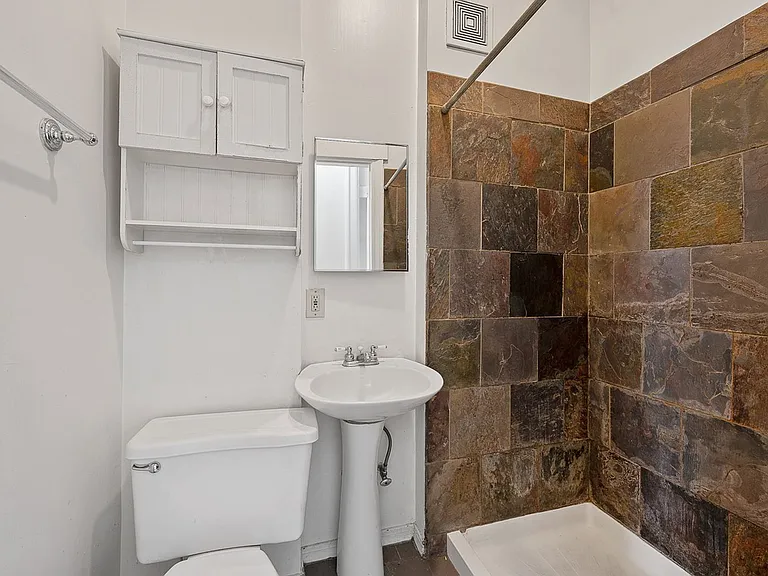 2419 Vine St #5 — Photo 13
