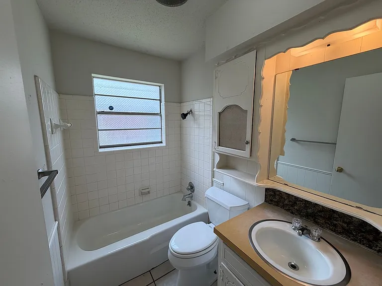 1011 Raleigh Cir — Photo 15