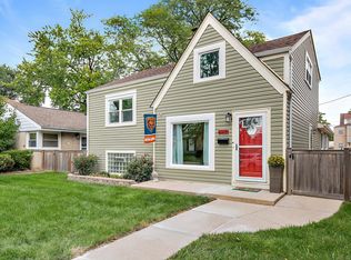 8930 Southview Ave, Brookfield, IL 60513