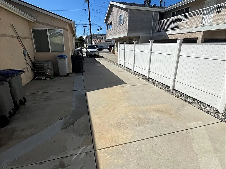 16416 Brighton Ave — Photo 11