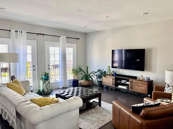 5th image of 317 Hudson Way