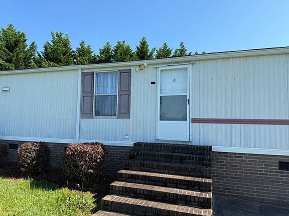3rd image of 2471 Albany Dr