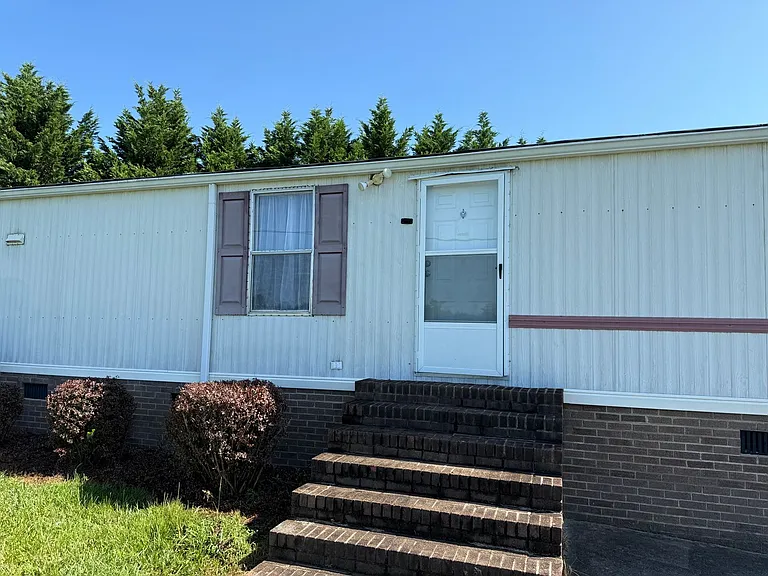 2471 Albany Dr — Photo 3