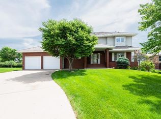 607 Hillview Pl NW, Mandan, ND 58554