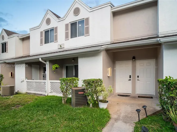 17505 NW 67th Pl #D-11, Hialeah, FL 33015