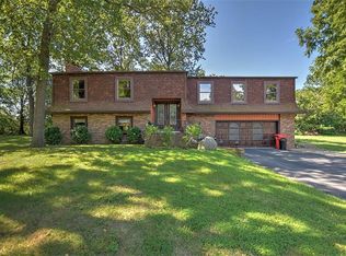 6695 John Dr, Mt Zion, IL