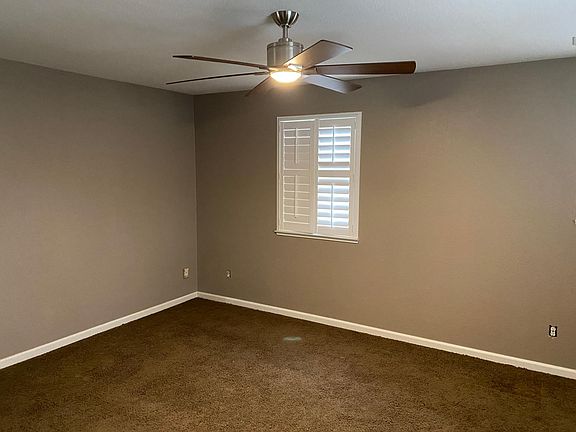 4th image of 3396 Paumanok Way
