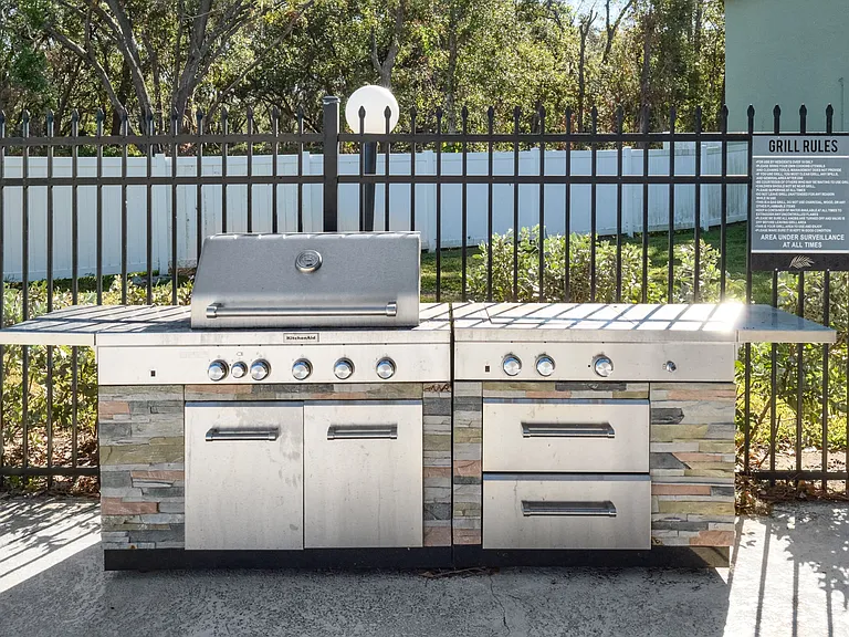 Townsgate Apartments | Plant City, FL | BBQ & Picnic Area