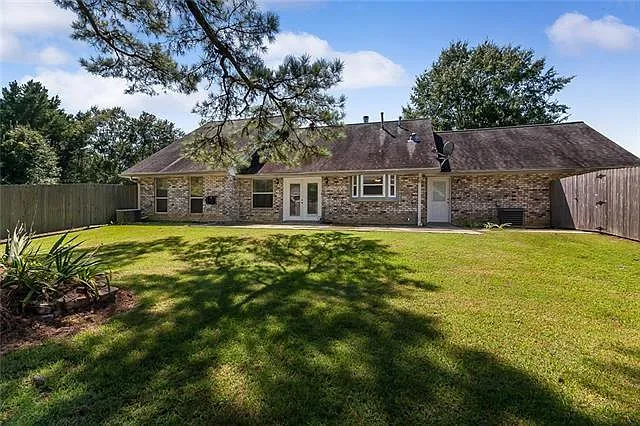 43184 Naples Dr — Photo 17