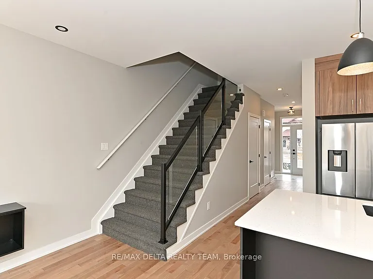 463 Denis St — Photo 10
