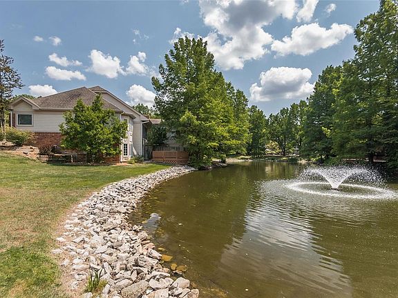5th image of 700 Westwood Lake Dr