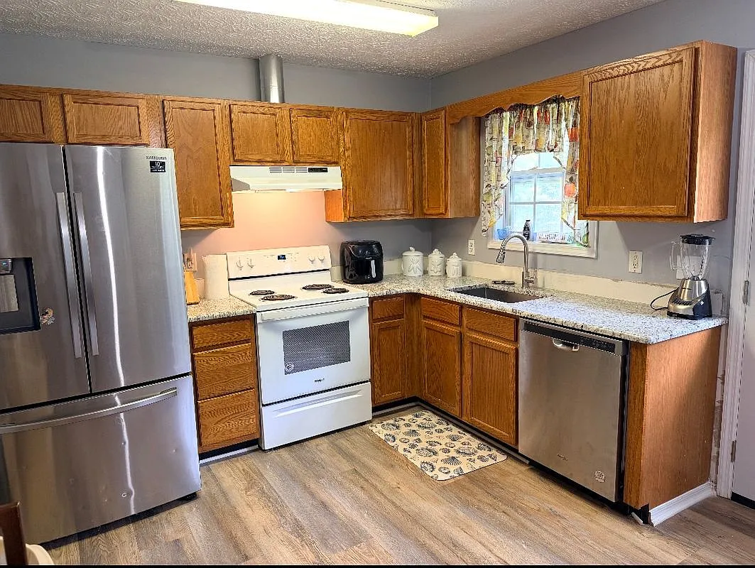 1 bed, 1.0 bath, 200 sqft, $800 — Photo 3