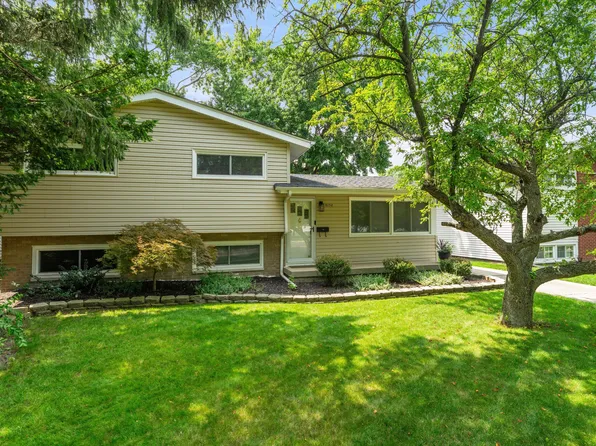 8134 Columbia Ave, Munster, IN 46321