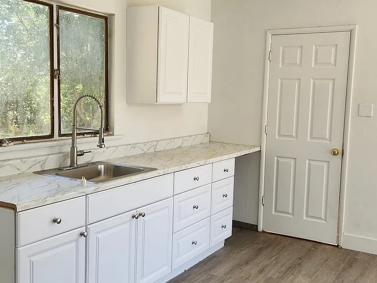 3024 Pine St — Photo 11