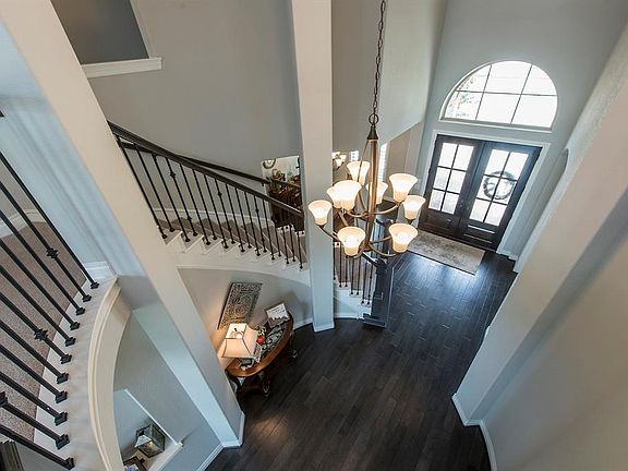 4th image of 2802 Crawford Dr