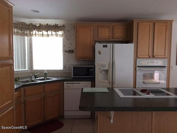 2nd image of 1052 Thrush Cir