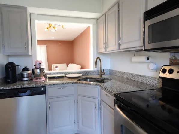 178 Flax Hill Road APT A204, Norwalk, CT 06854