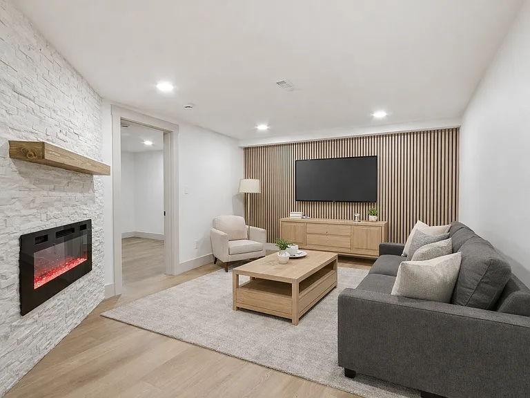 437 NE Fargo St #1 — Photo 14