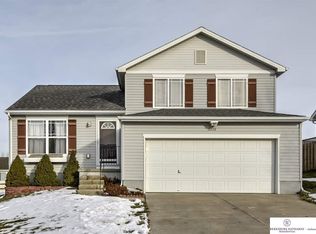 15834 Willow St, Omaha, NE 68136