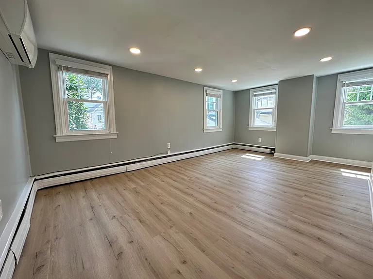 280 Davis Ave #3 — Photo 10