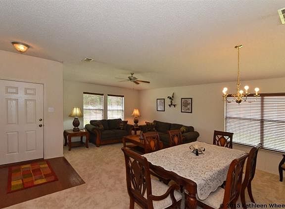 5th image of 925 Peacock Dr