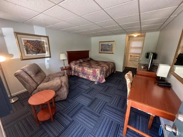 3704 E Lake Rd, Erie, PA 16511