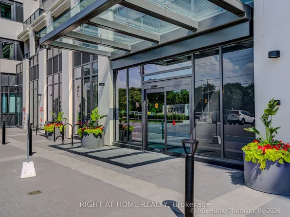 202 Burnhamthorpe Rd E #505, Mississauga, ON L5A 4L4