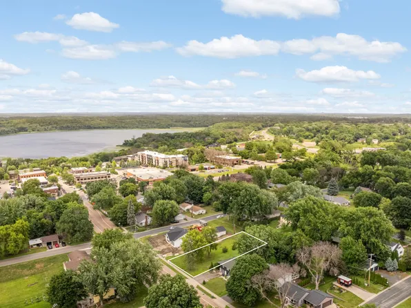 8115 Victoria Dr, Victoria, MN 55386