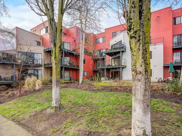 920 NW Naito Pkwy APT J6, Portland, OR 97209