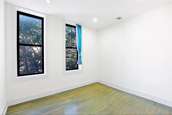 Rented by Arwell Realty | media 30