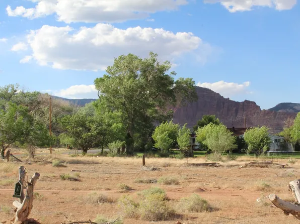 320 N Center St, Torrey, UT 84775