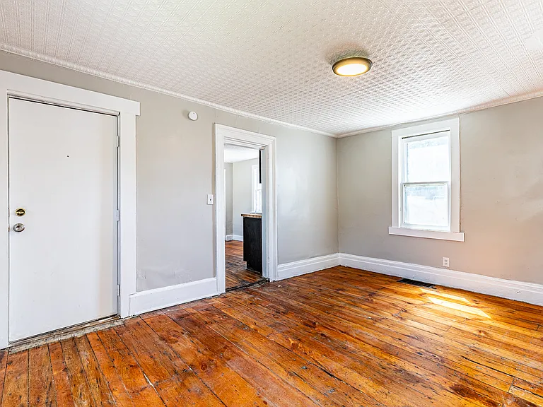 279-279.5 Adams St #C — Photo 5
